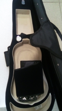 Кейс для скрипки 4/4 с гигрометром VC-38 BK (по форме скрипки)